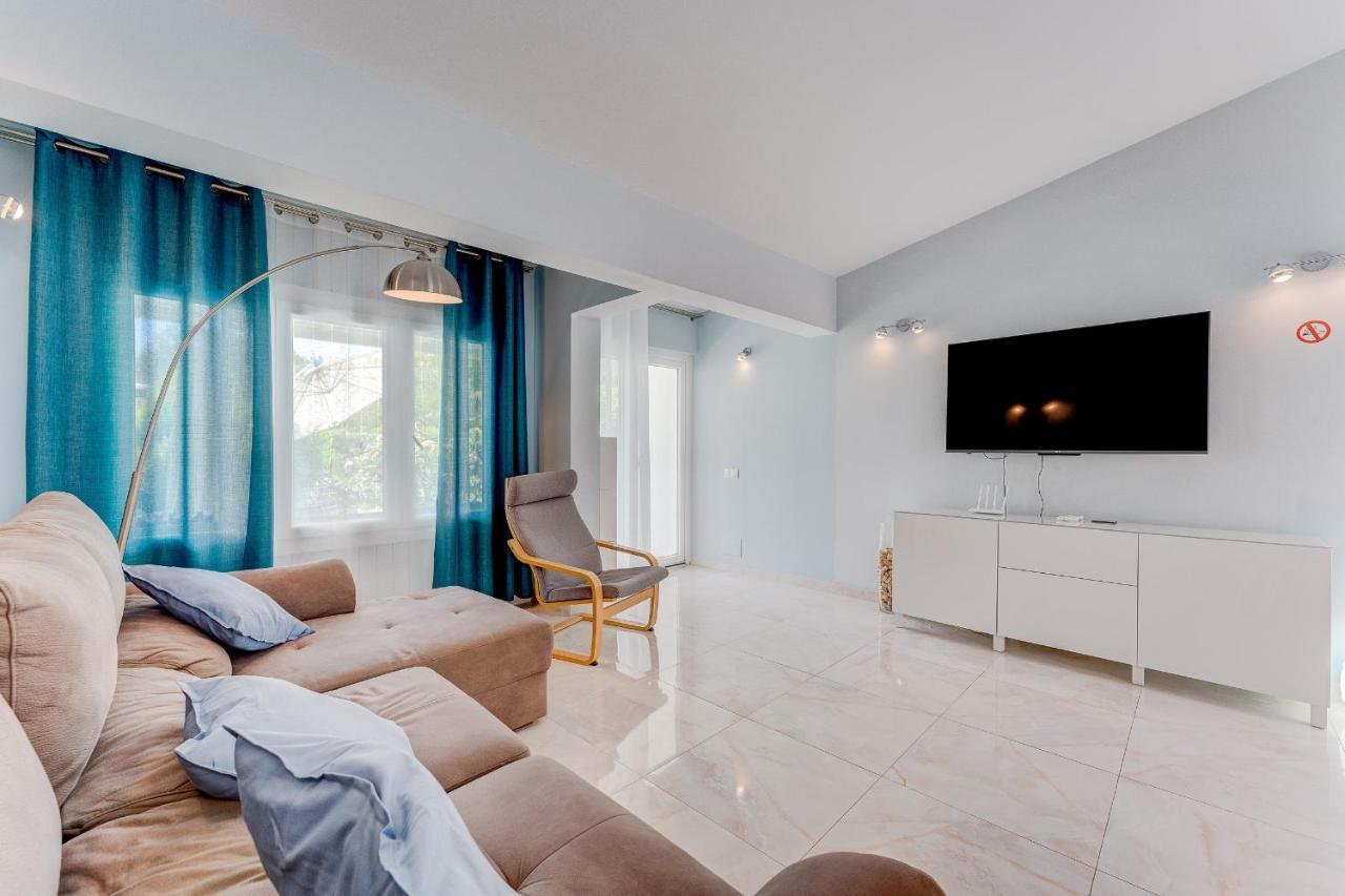 Beautiful Bungalow In Island Village アデヘ エクステリア 写真