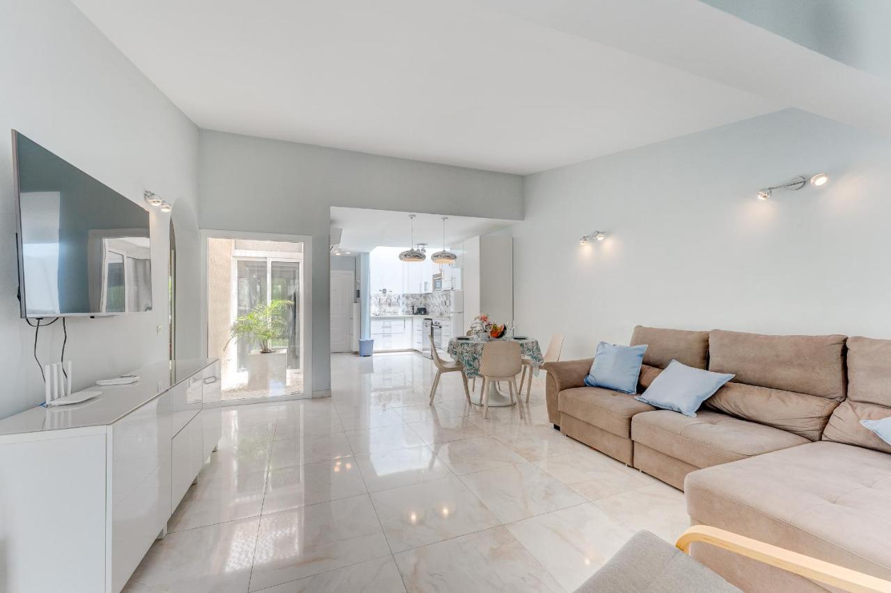 Beautiful Bungalow In Island Village アデヘ エクステリア 写真