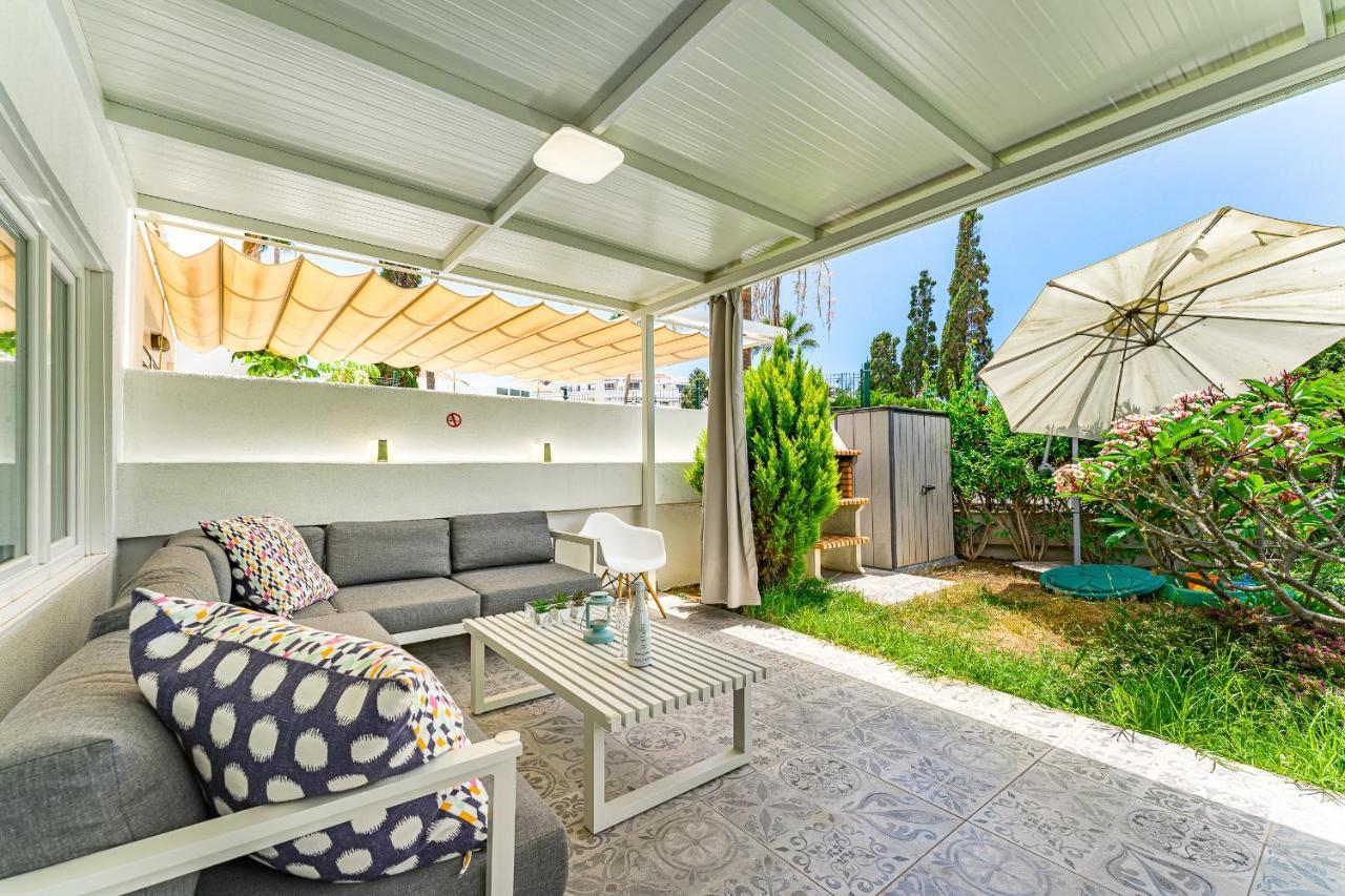 Beautiful Bungalow In Island Village アデヘ エクステリア 写真