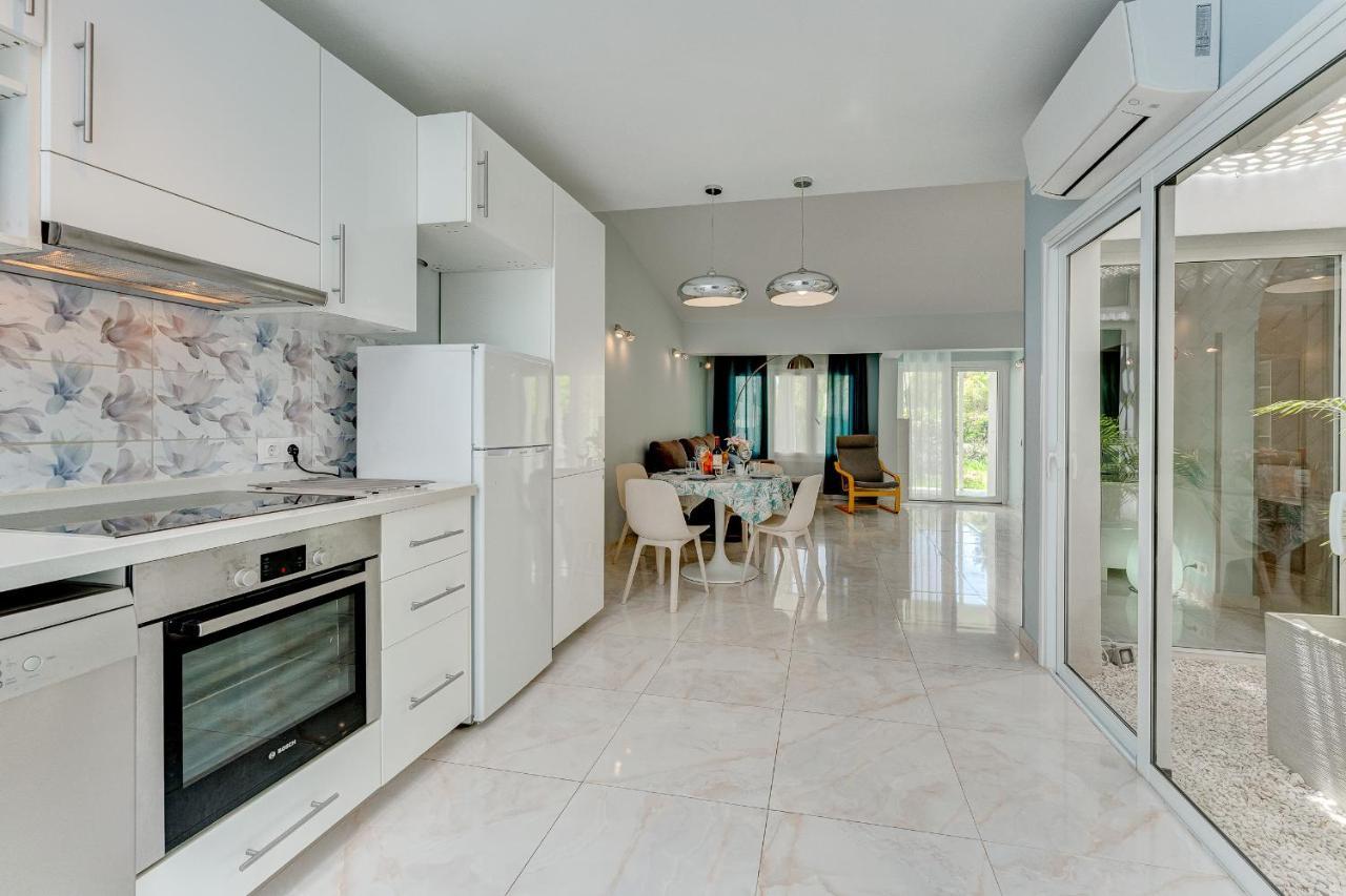 Beautiful Bungalow In Island Village アデヘ エクステリア 写真